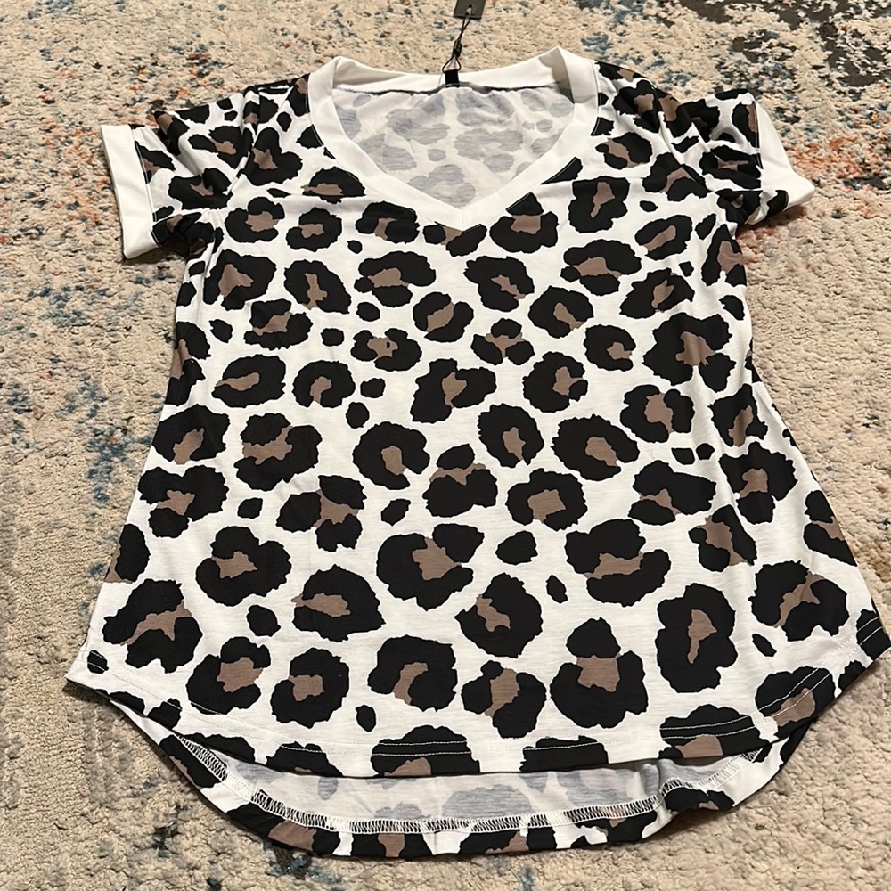 Ouges Shirt Size Small NWT